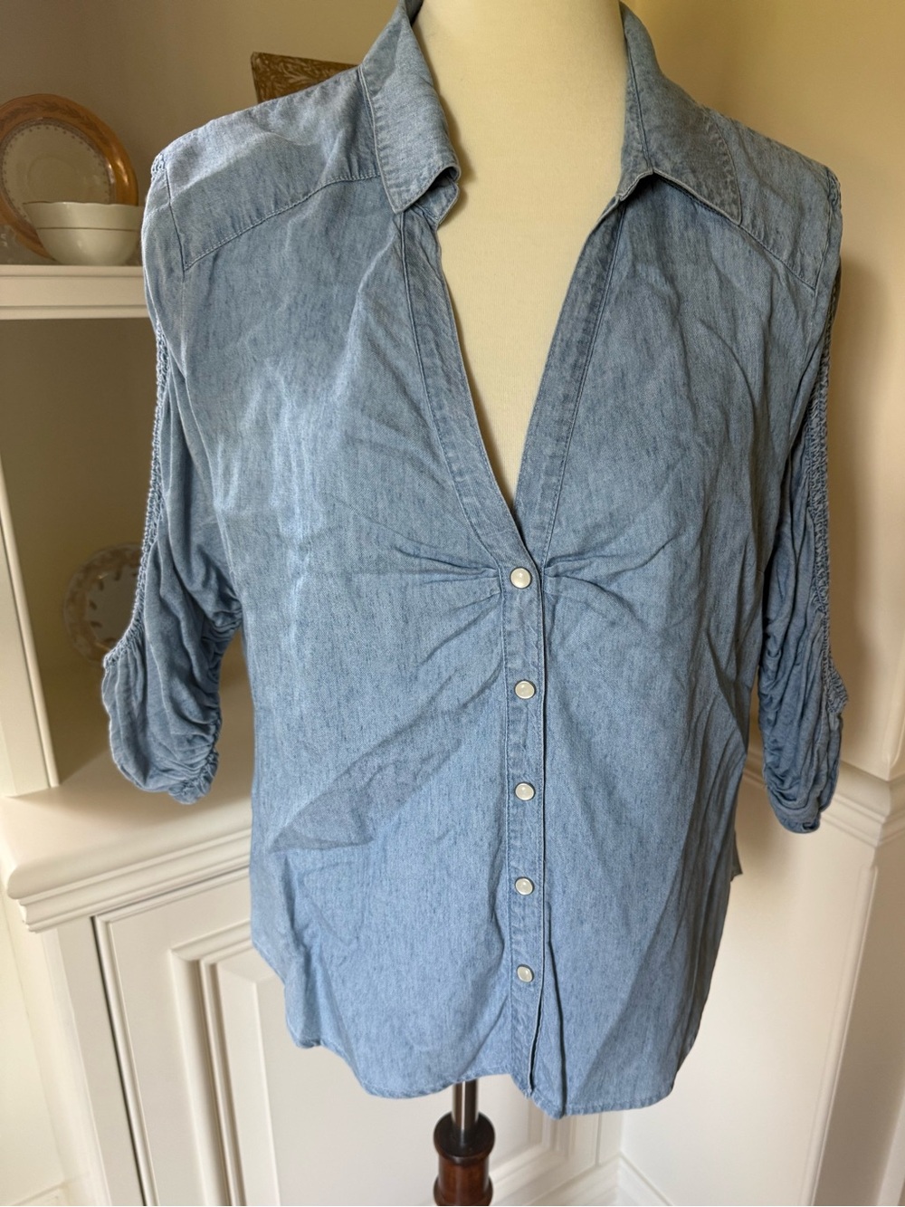Veronica Beard Porta Smocked Chambray Button-Front Shirt medium - Picture 3 of 8